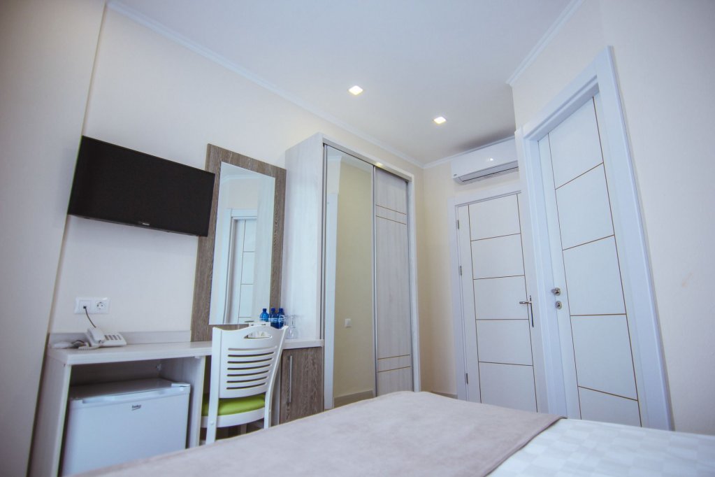 Фото Hotel Green Glass