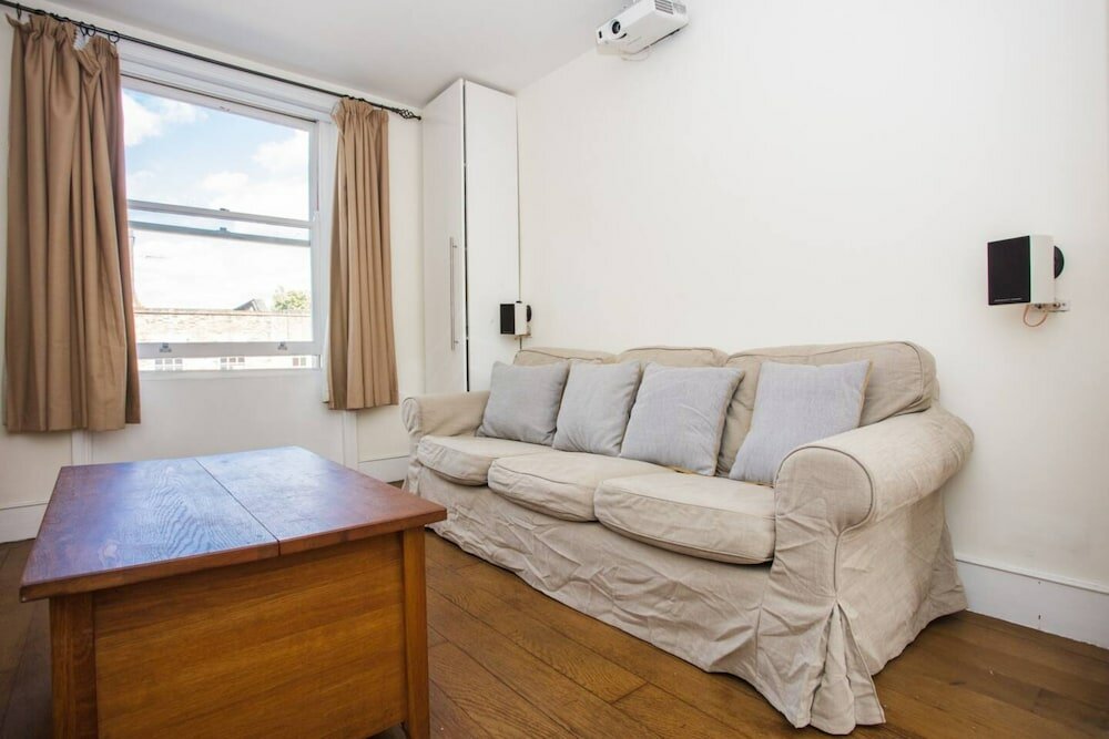 Фото Comfortable Central 1 Bedroom Flat