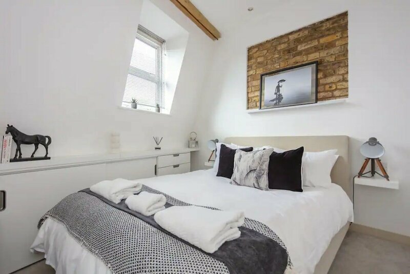 Гостиница Stylish 1 Bedroom Apartment Near Northcote Road в Лондоне