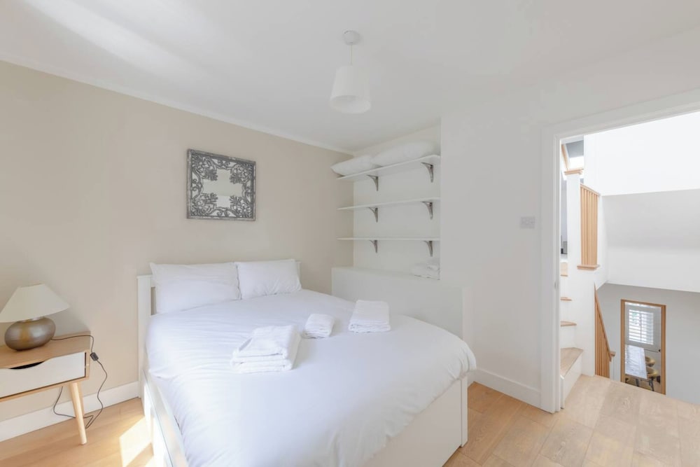 Фото Chic & Contemporary 3bd Flat - Barnes!