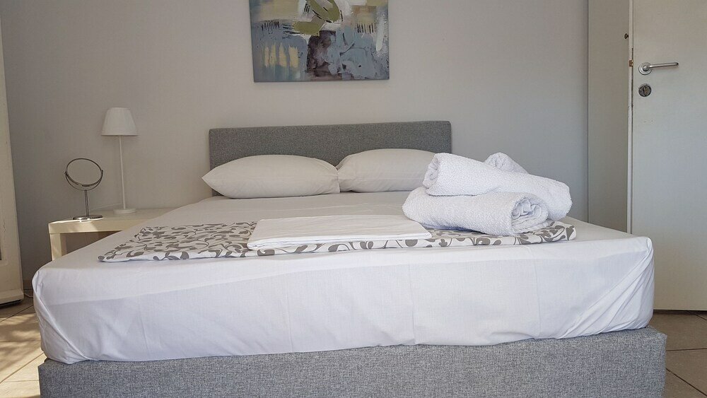 Фото Errathens Sky Apartment