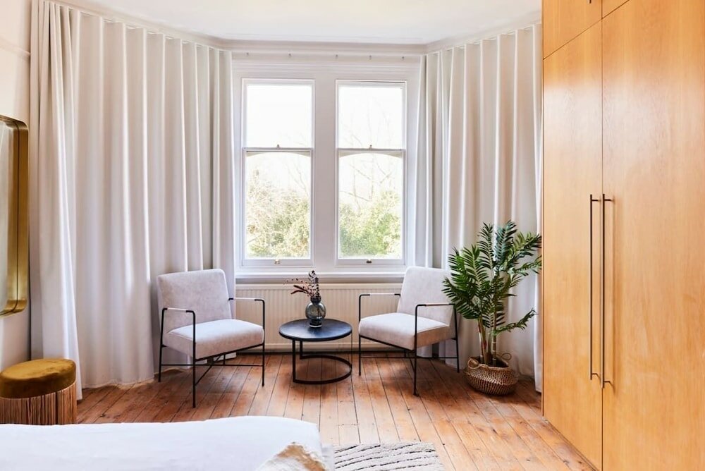 Фото The Barnet Escape - Exquisite 4bdr House With Garden + Patio