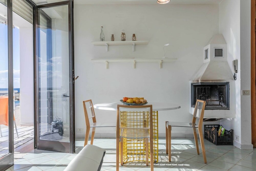 Фото Appartamento Torre Pali sulla spiaggia