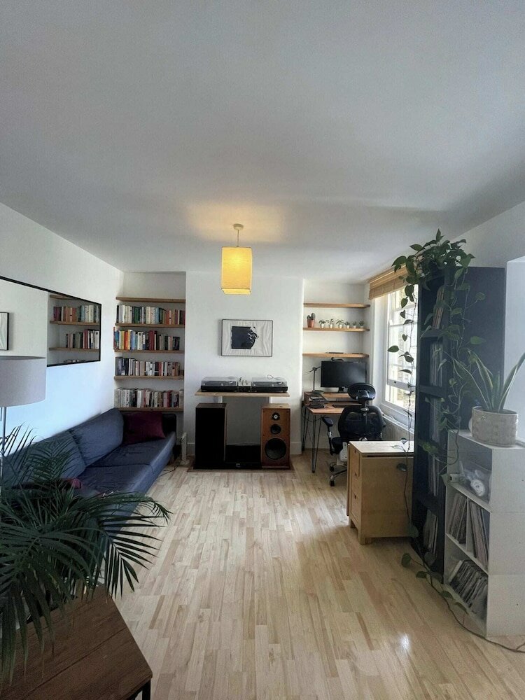 Фото Cosy & Radiant 2bd Flat - Walworth!