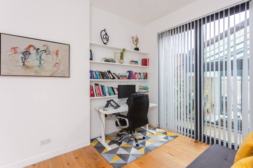 Фото Luxury 3 Bedroom Apartment With Large Garden & gym