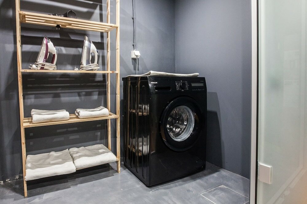 Фото Modern Industrial Apt In Neos Kosmos