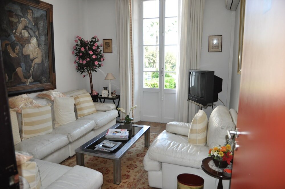 Фото Hotel des Mimosas