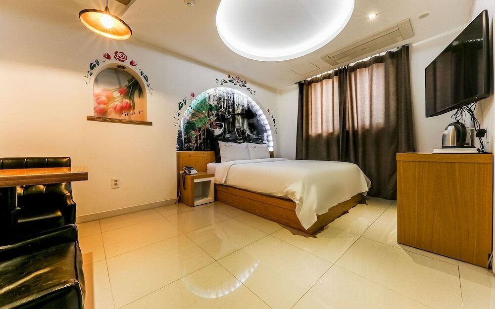 Фото Daejeon Munchang Hotel Some
