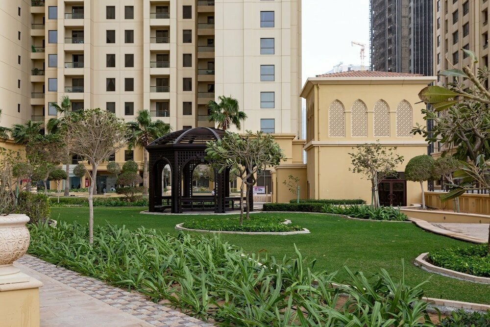 Short-term housing rental Simple Yet Elegant Studio Apartment in Jbr, Dubai, photo