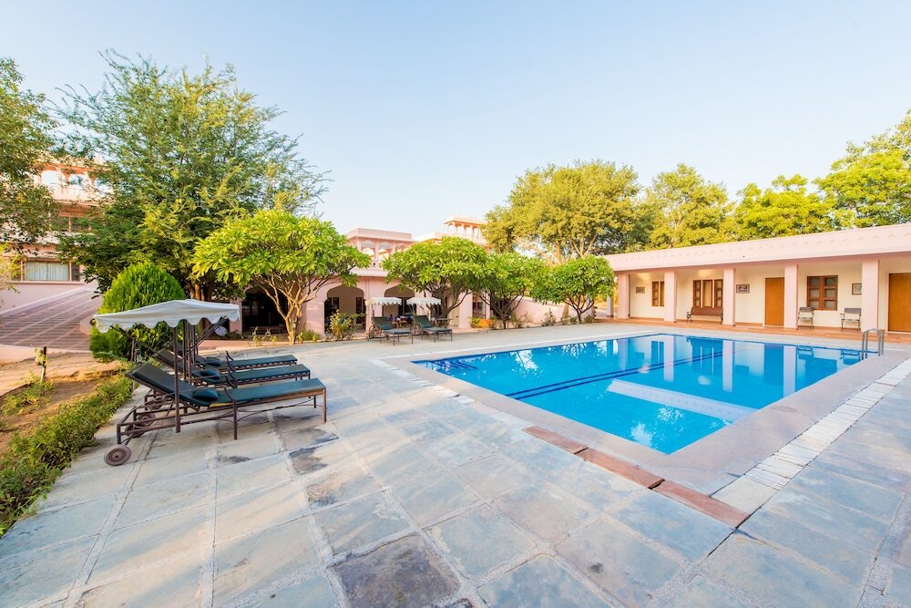 Фото Hotel Dev Vilas