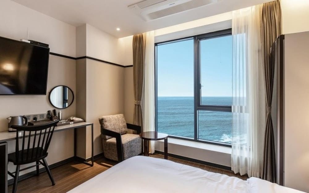 Фото Jeongja Beach Brown Dot