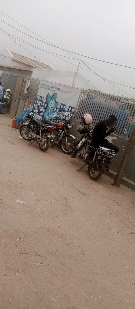 Medical center, clinic Centro Médico do Catambor, Loanda, photo