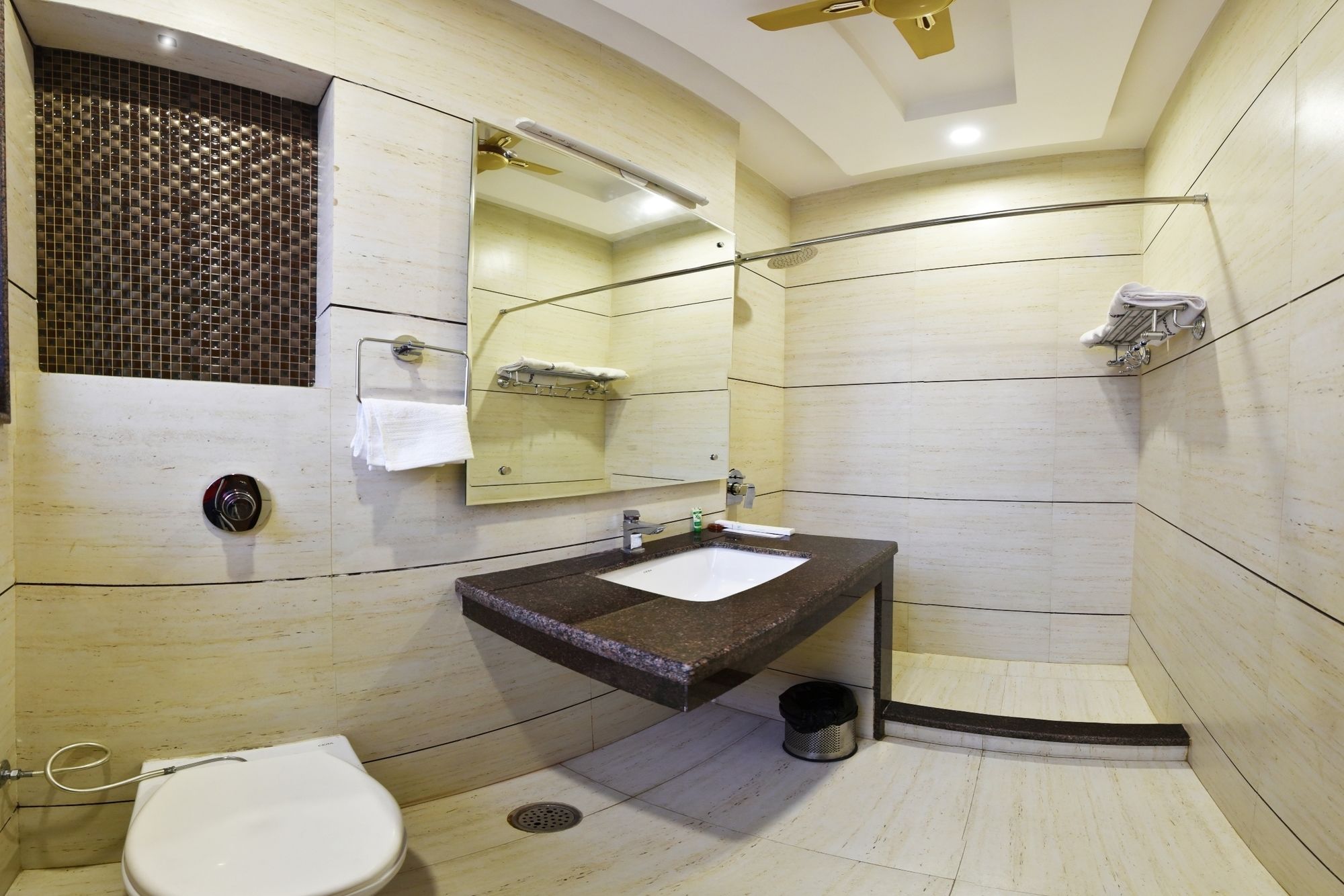 Фото Hotel Amritsar International