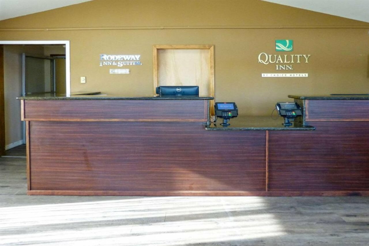 Фото Rodeway Inn & Suites