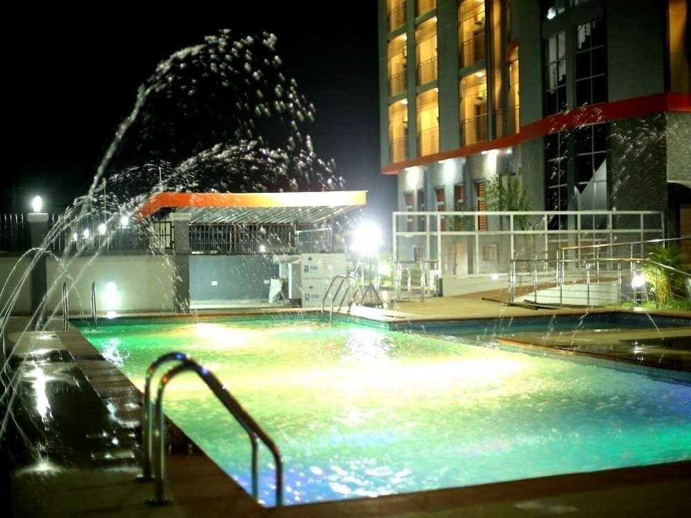 Фото отеля 2