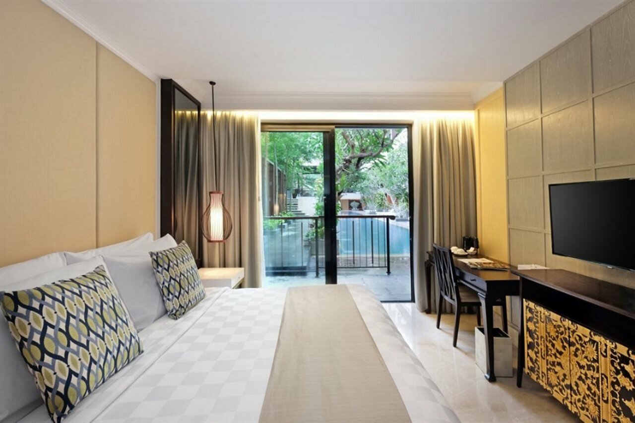 Фото Jambuluwuk Oceano Seminyak Hotel