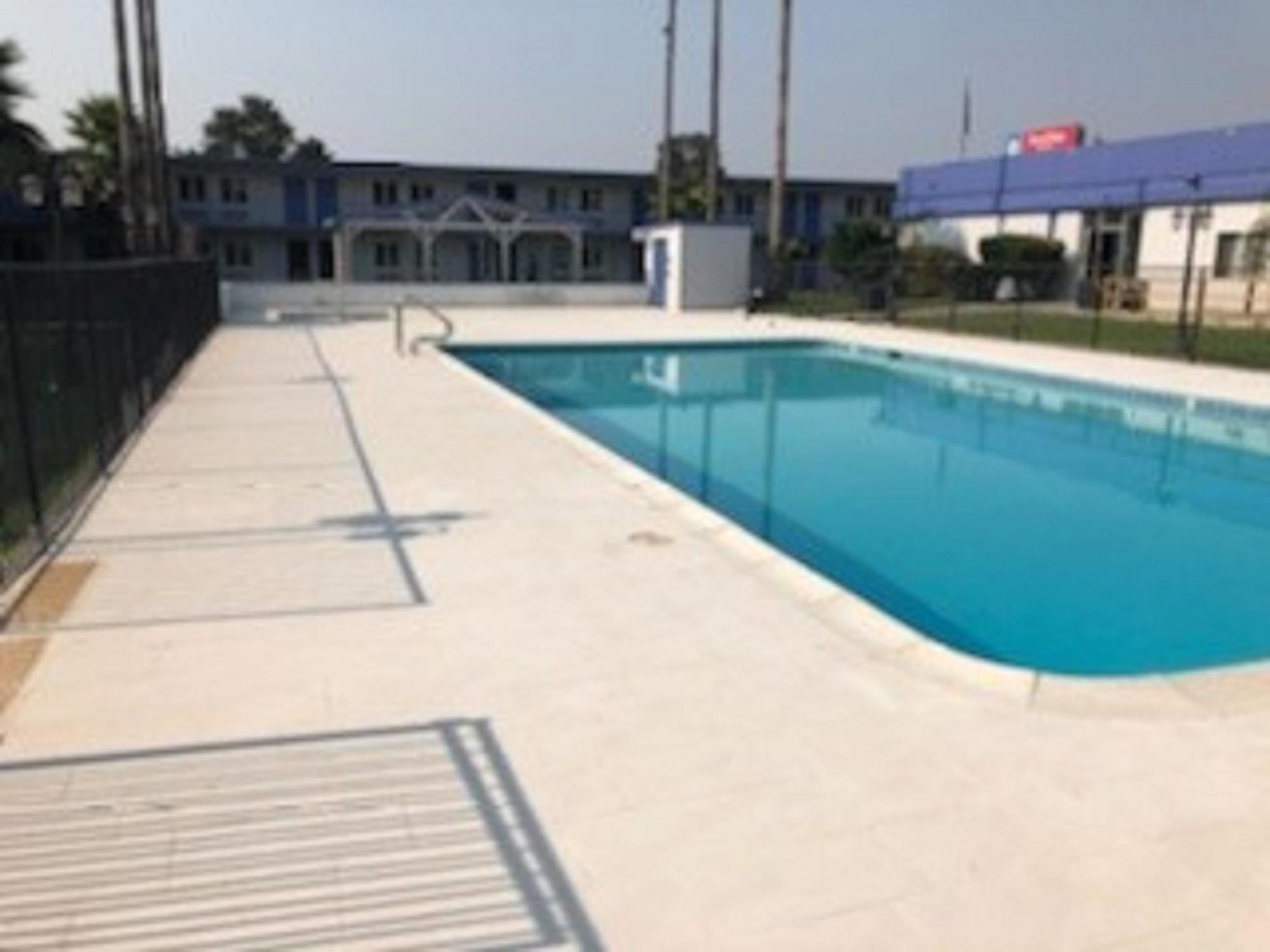 Фото SureStay Plus Hotel by Best Western Sacramento Cal Expo