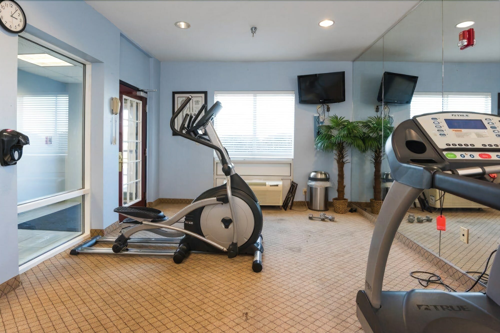 Фото Stay Inn & Suites Montgomery