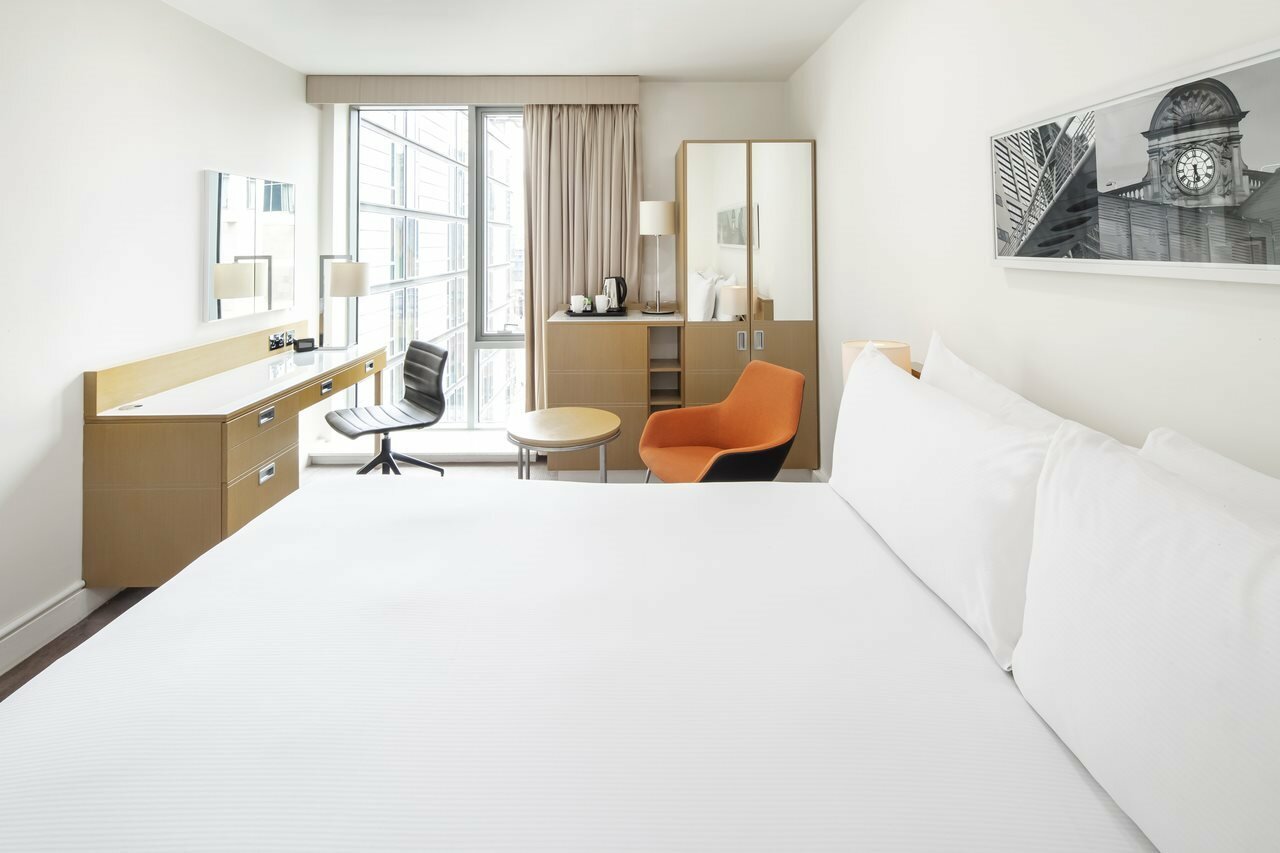 Фото DoubleTree by Hilton Manchester - Piccadilly