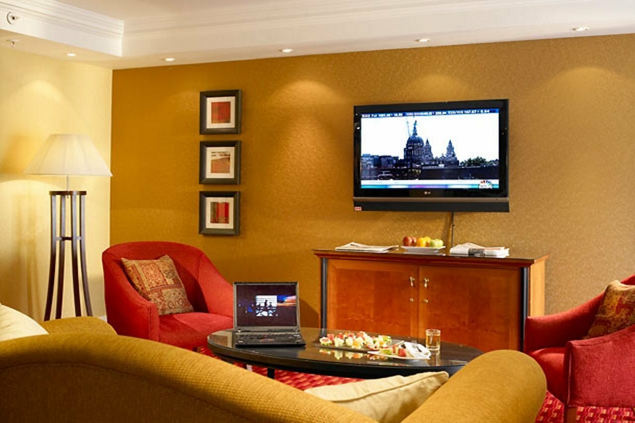 Фото Delta Hotels by Marriott Heathrow Windsor