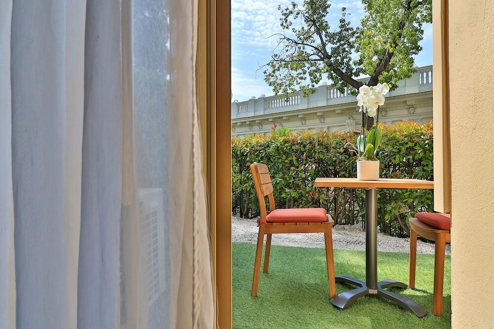 Фото Hôtel Petit Palais