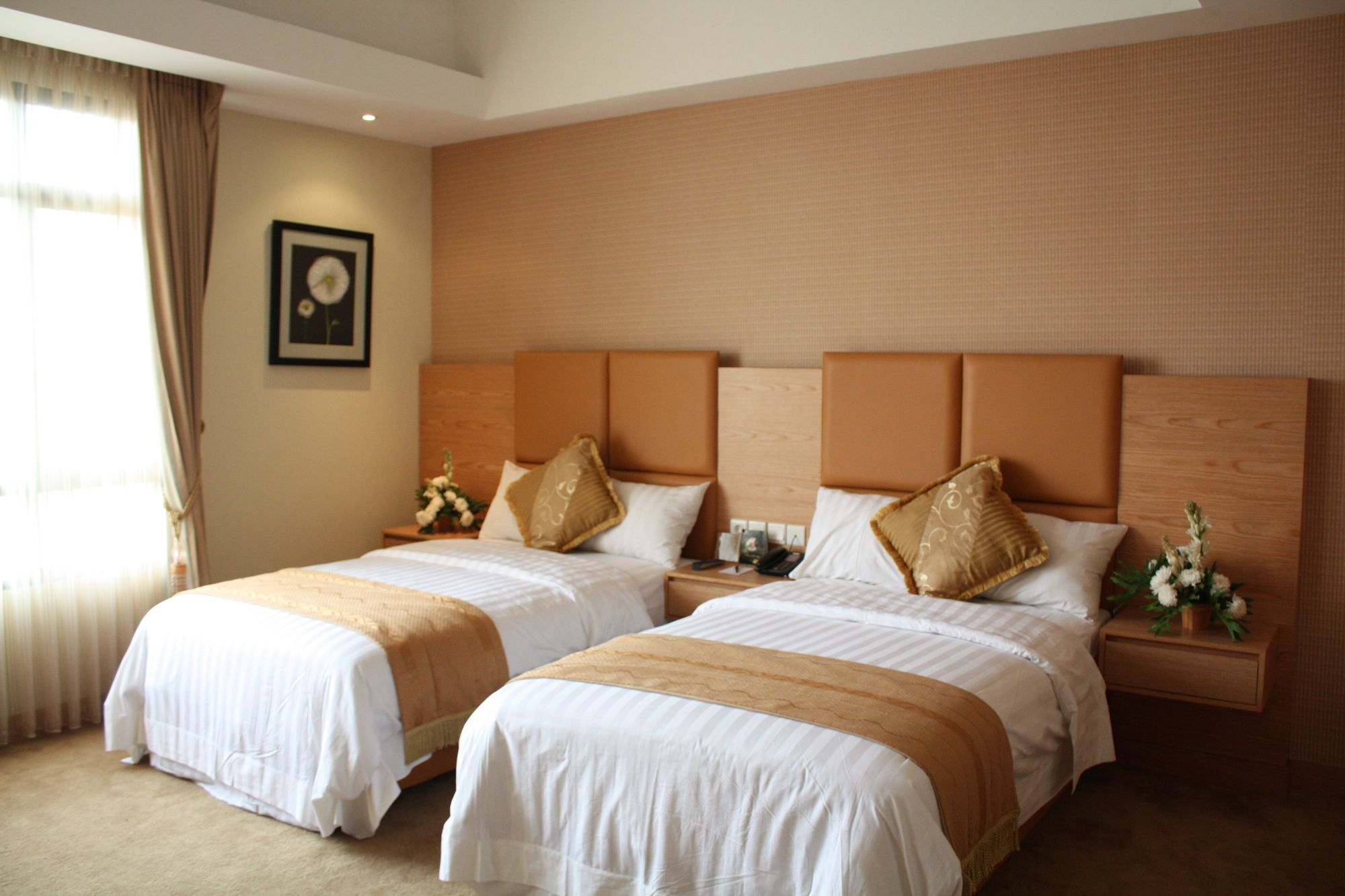 Фото Grand Pasundan Convention Hotel