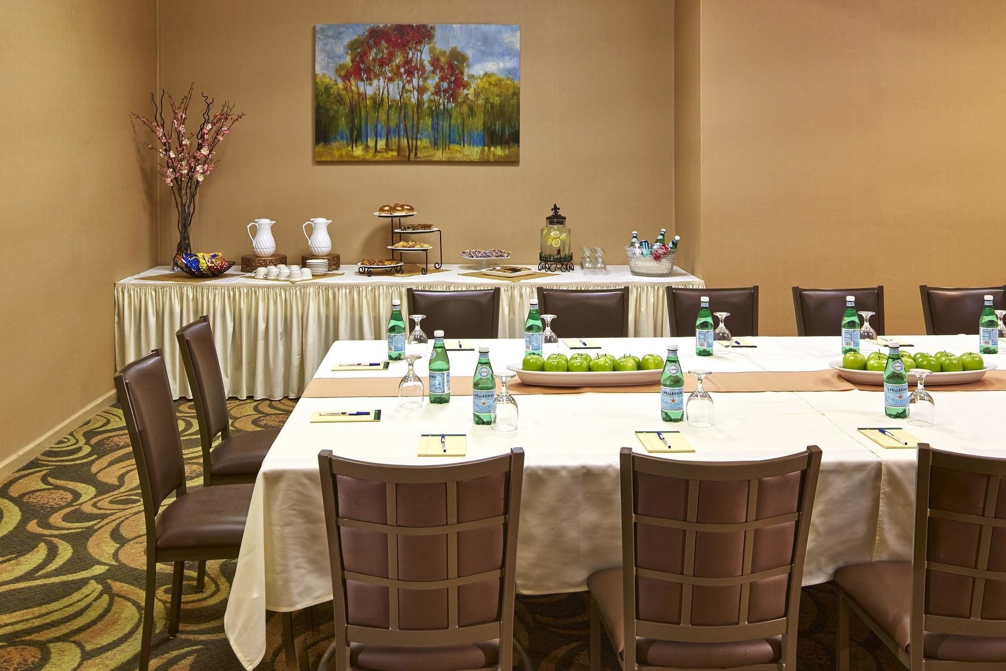 Фото Best Western Posada Royale Hotel & Suites