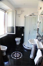 Фото Little Rhome Suites