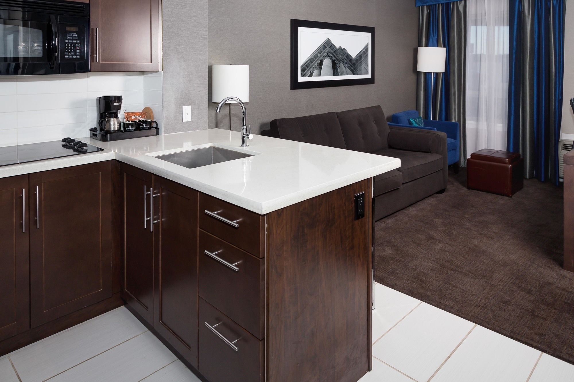 Фото Sandman Signature Edmonton South Hotel