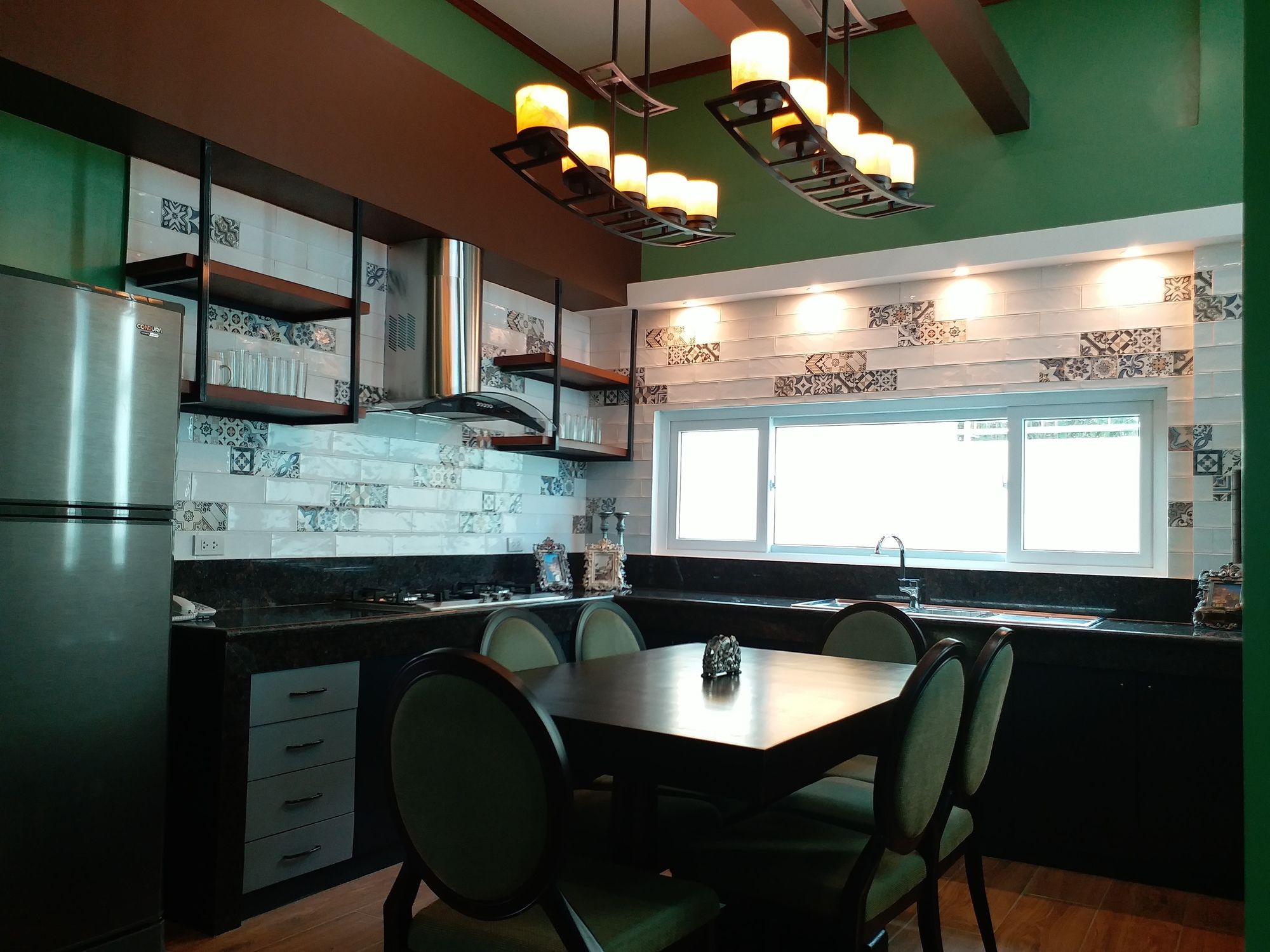 Фото Lee Boutique Hotel Tagaytay