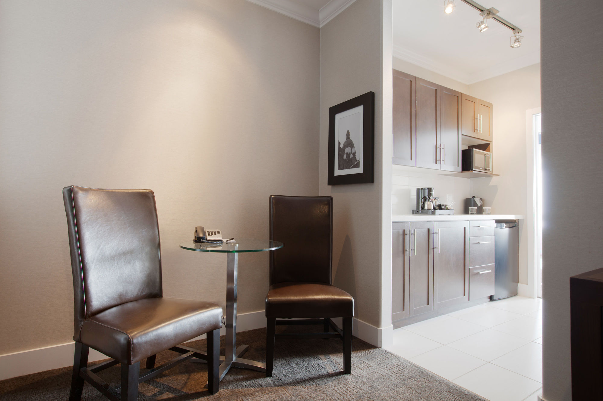 Фото Sandman Signature Edmonton South Hotel