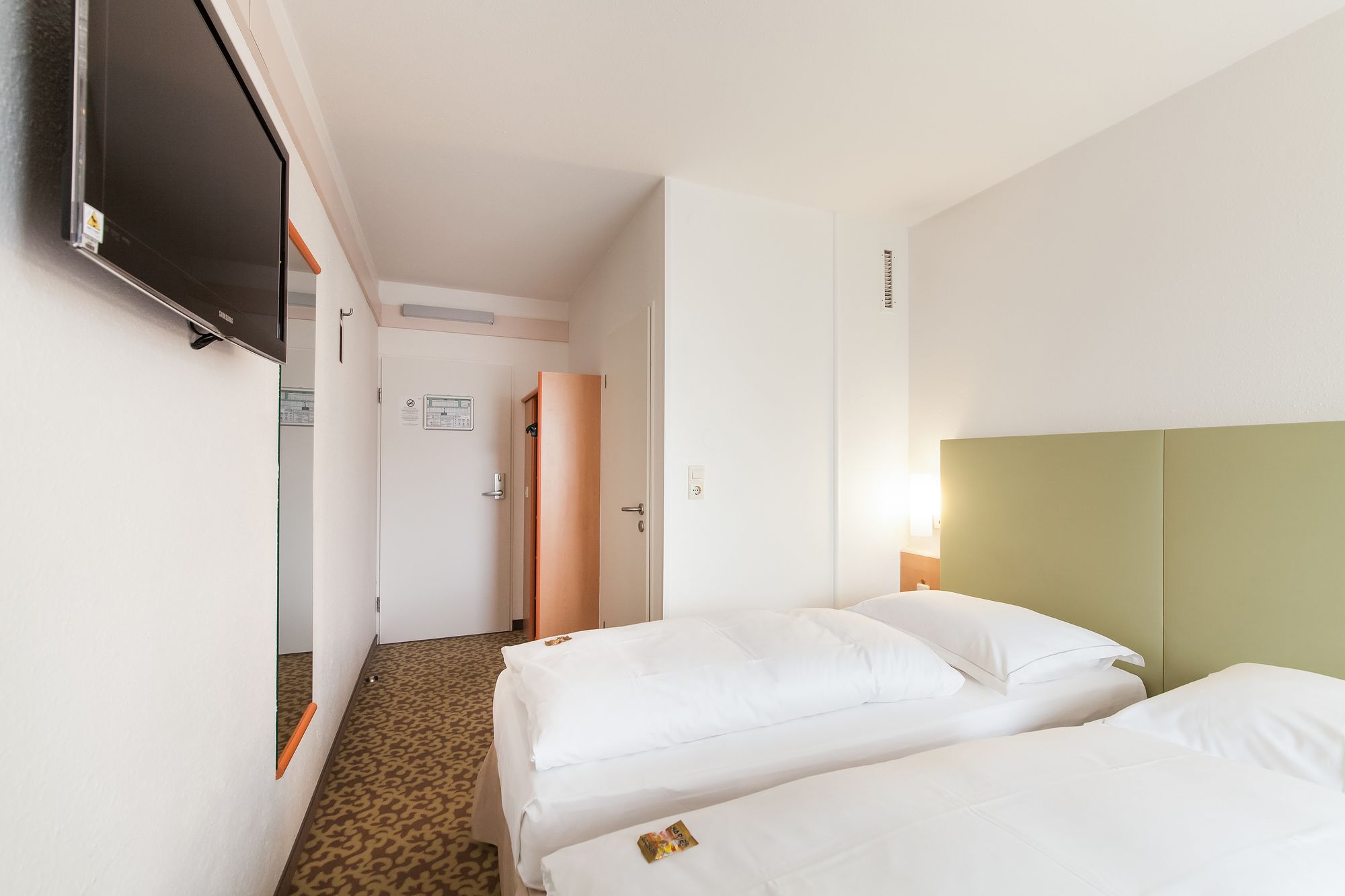 Фото 128815760722