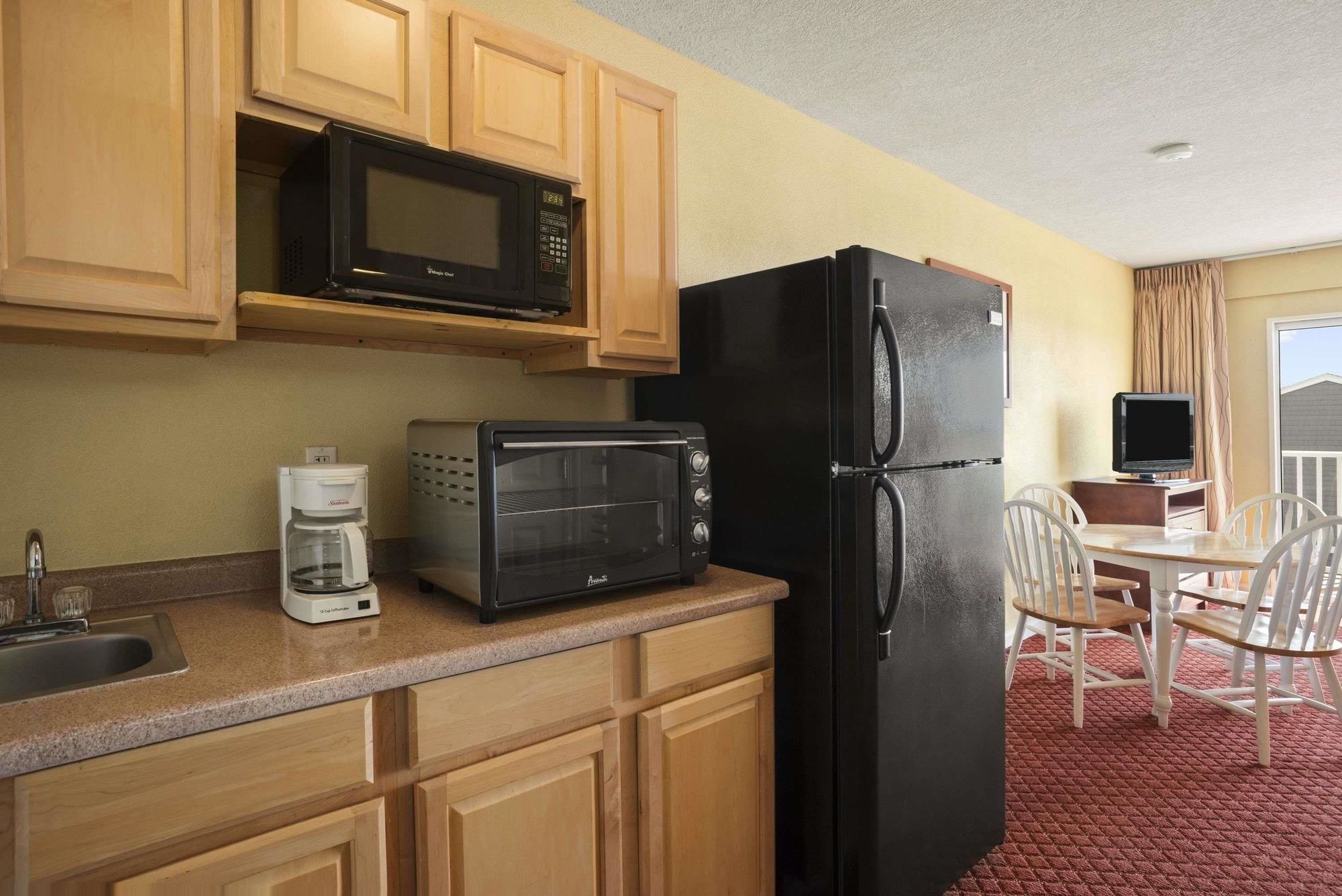 Фото Howard Johnson by Wyndham Ocean City Oceanfront