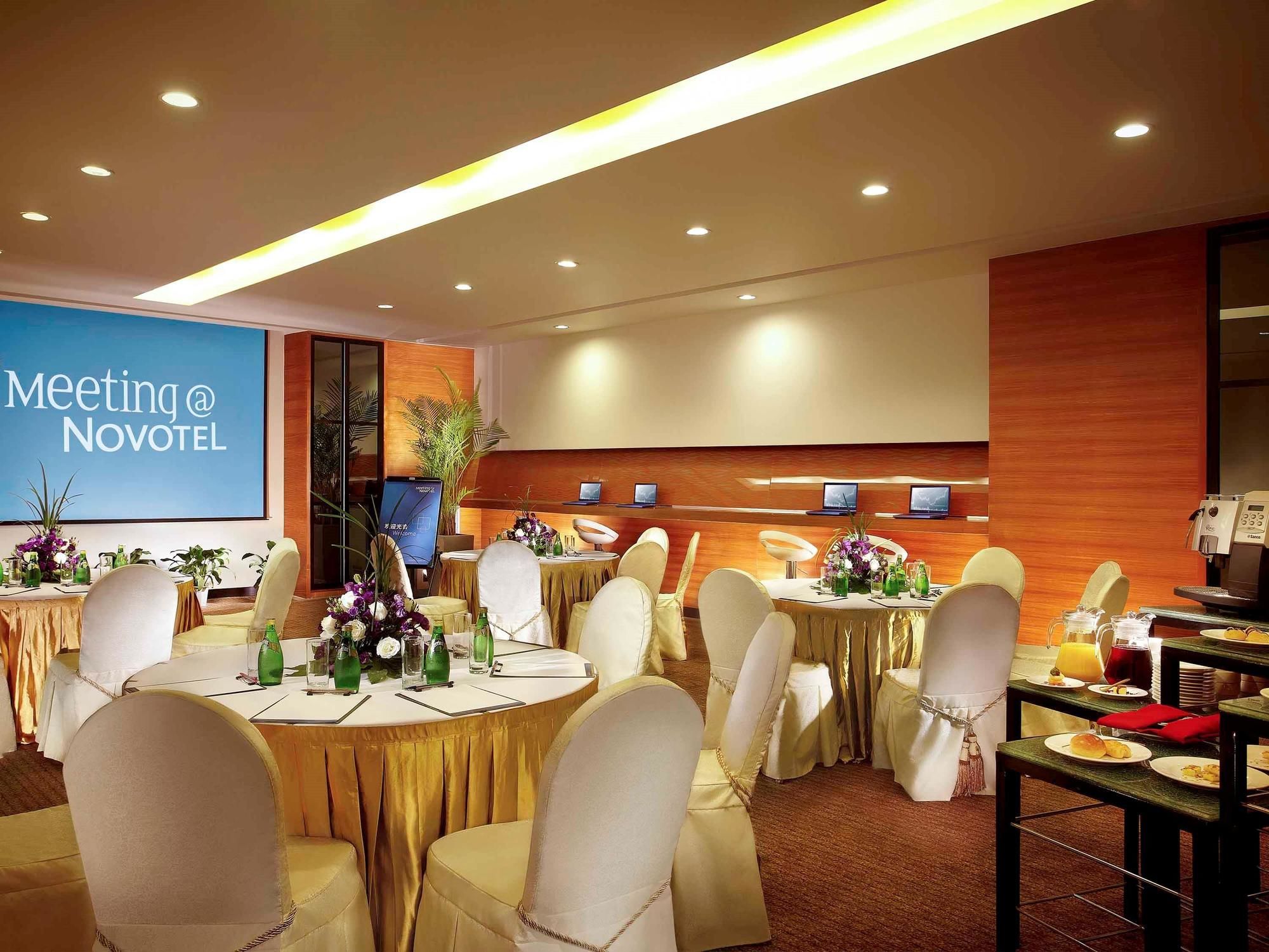 Фото Novotel Zhengzhou Convention Centre Hotel