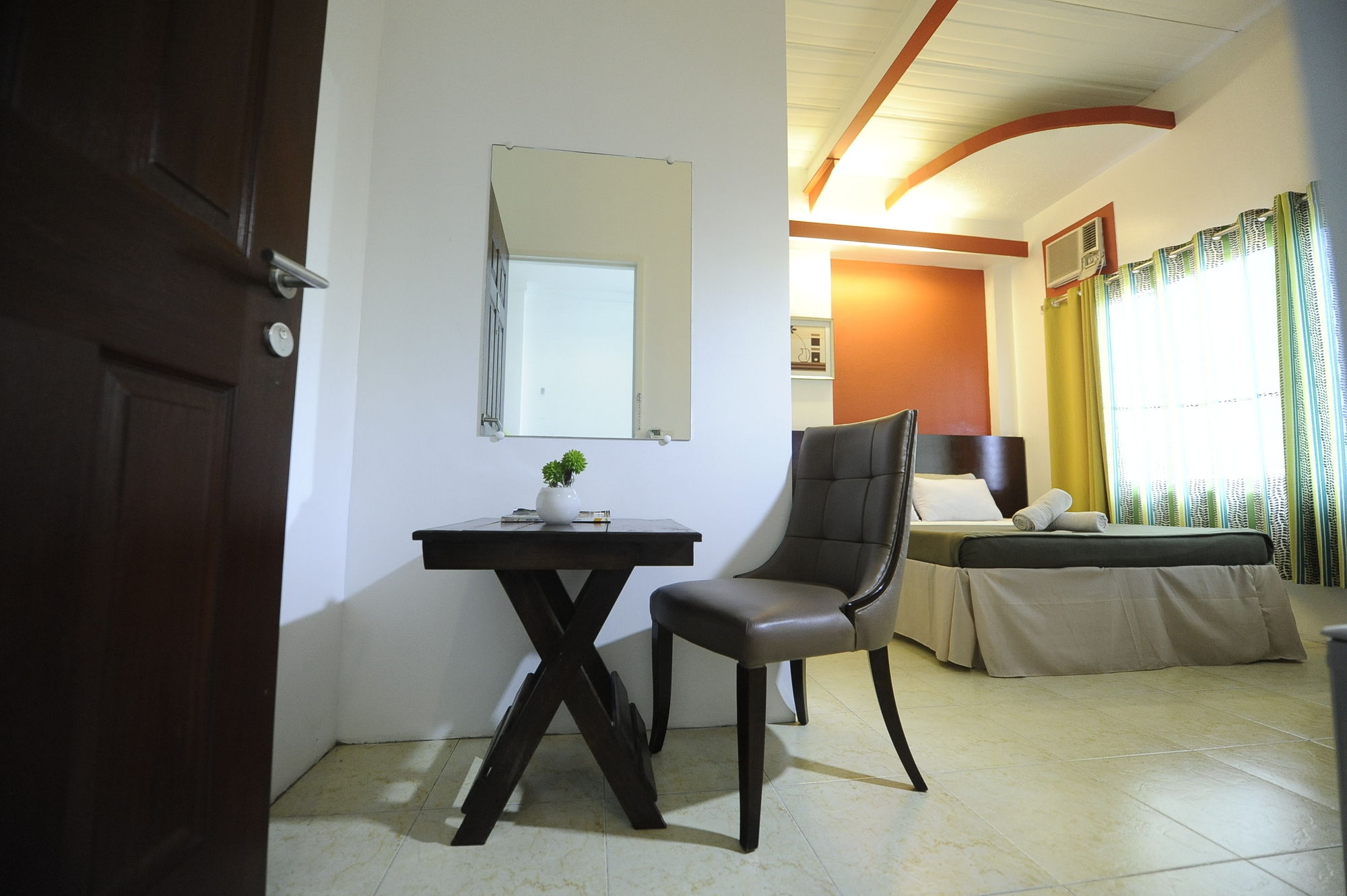 Фото First Pacific Inn