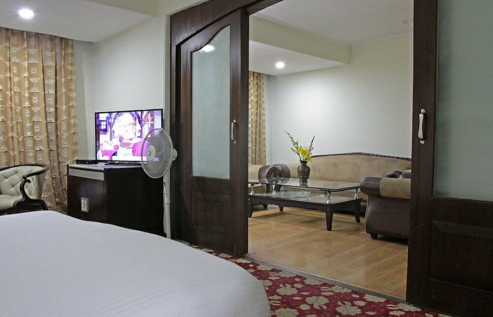 Фото The Residency Hotel