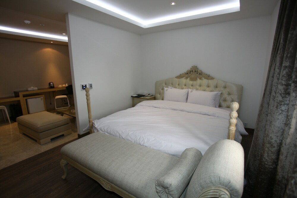 Фото Suwon Reve Hotel