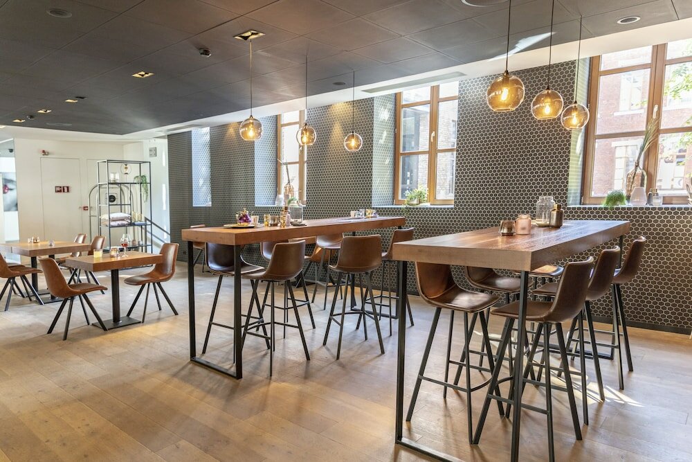 Фото Eburon Hotel - Different Hotels