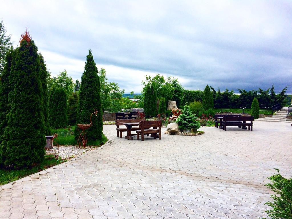 Фото Монест