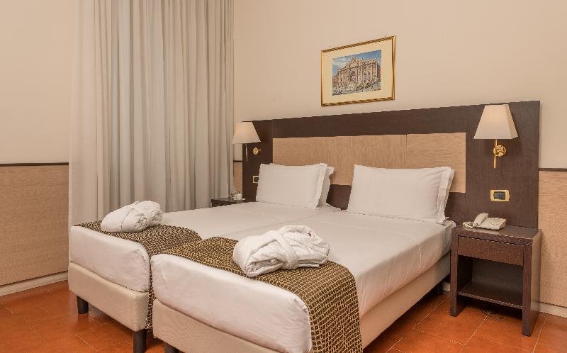 Фото Hotel Portamaggiore