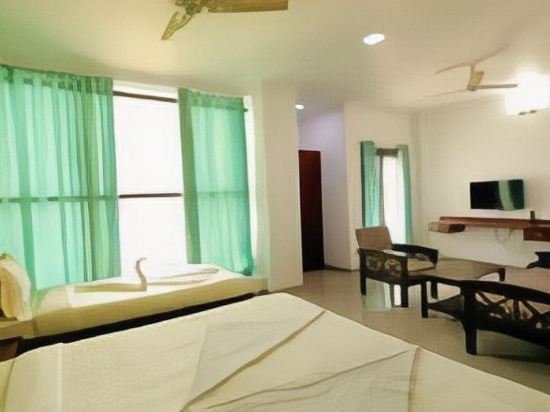 Фото Отель Lee Crysstal