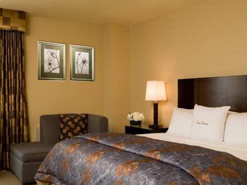 Фото Отель Doubletree by Hilton New York Jfk Airport