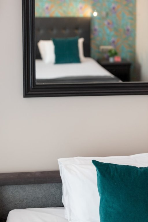 Фото Hôtel Charlemagne by HappyCulture