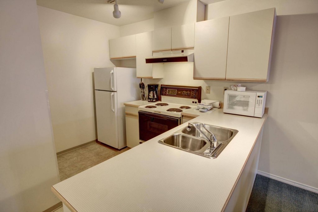 Фото Glacier Lodge Boutique Hotel