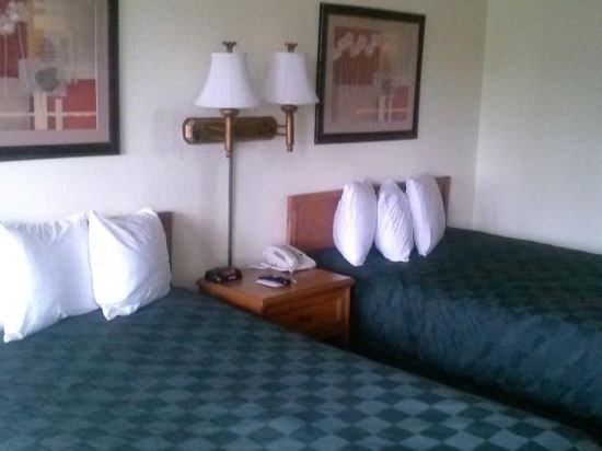 Фото Days Inn by Wyndham Daytona Beach Speedway