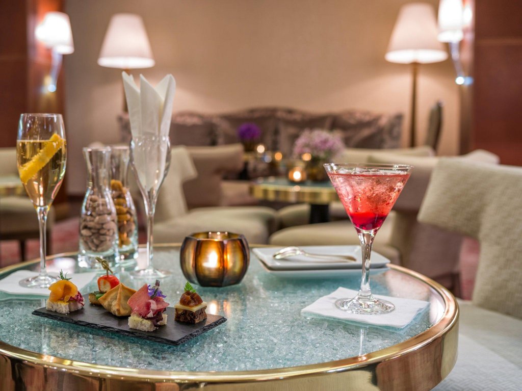 Фото Tschuggen Grand Hotel