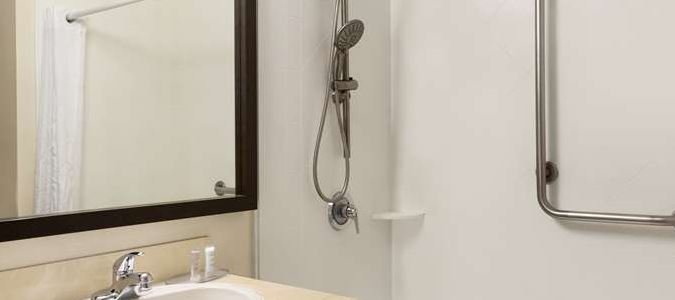 Фото Travelodge Suites by Wyndham Moncton