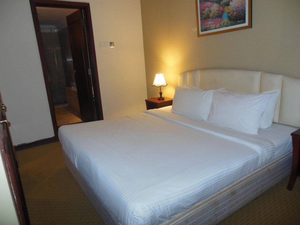 Фото Cool Service Suites at Times Square