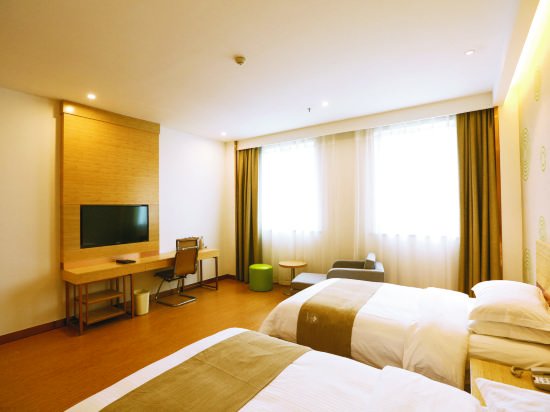 Фото GreenTree Inn XiAn Xincheng District Raily Station Wukou Metro Station Hotel