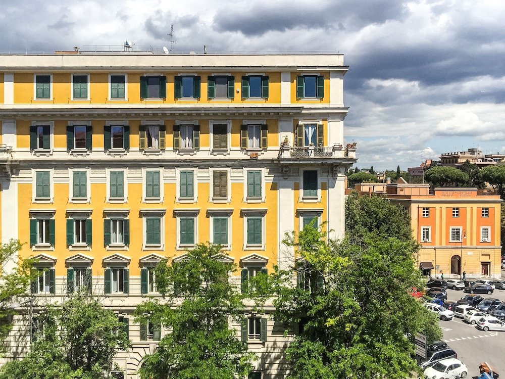 Фото отеля 1